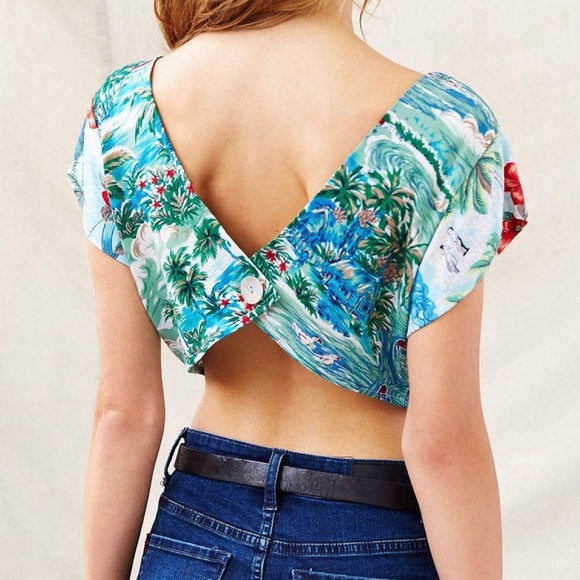 ISO Urban Renewal Hawaiian Button Back Crop Top - Picture 5 of 5
